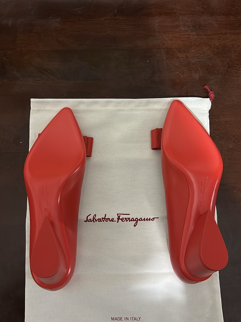 Salvatore Ferragamo Red Pointed-Toe Bow Leather Flats - Picture 2 of 8